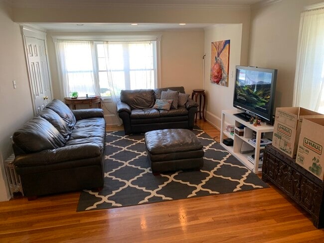 Building Photo - 38 Matignon Rd Unit b