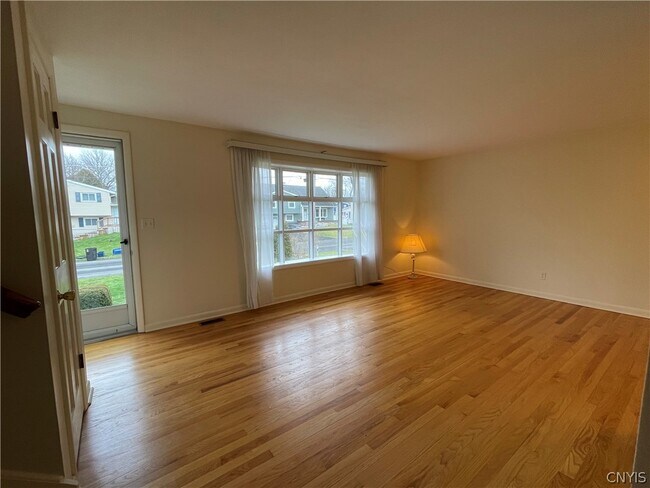 Photo - 17 Juneberry Ln