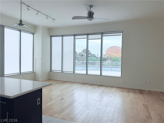 Photo - 360 E Desert Inn Rd Unidad 402