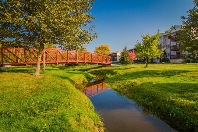 Creek Club Apartments