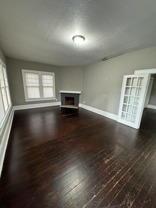Photo - 248 E 18th St