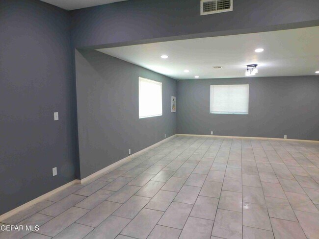 712 Ascencion St