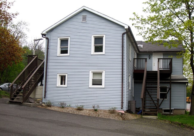 Building Photo - 156 W Main St Unit 156 W. Main St #1 Rental