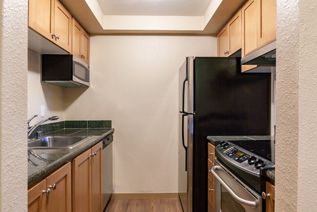 Kitchen - The Cascadian in Edmonds