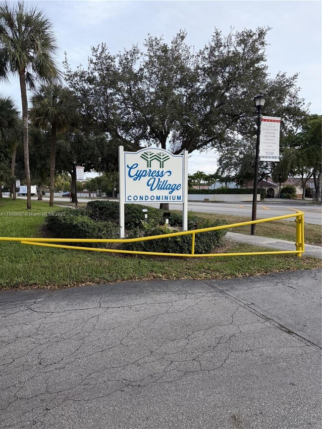 Building Photo - 7230 Fairway Dr Unit F15