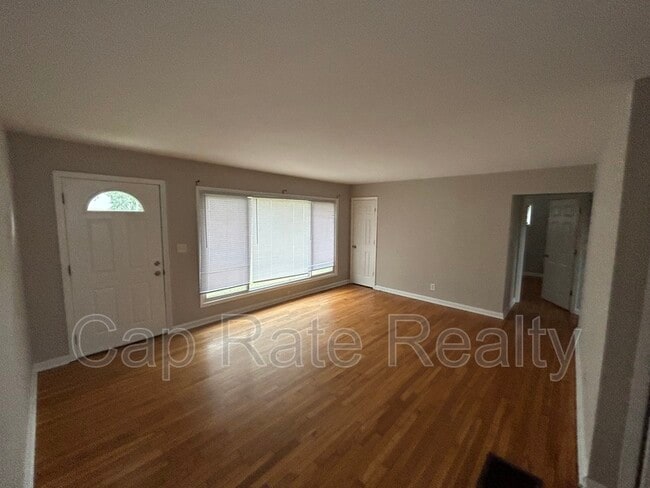 Photo - 2992 E Moreland Dr