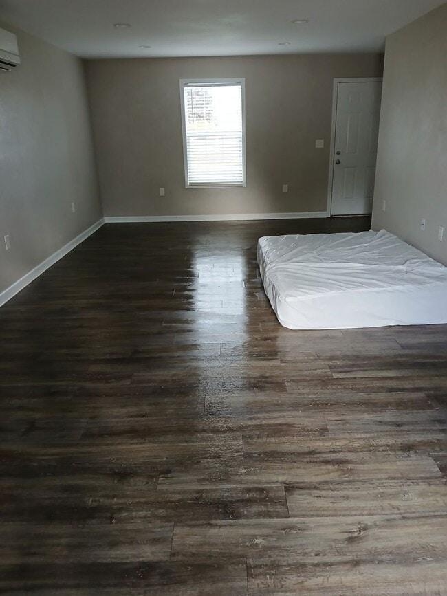 Photo - 101 Clark Ave Unidad 101 Clark Ave