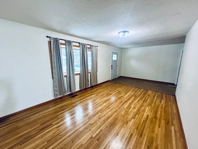 Photo - Gorgeous Single Family Home w/ Sundeck and Large Yard!