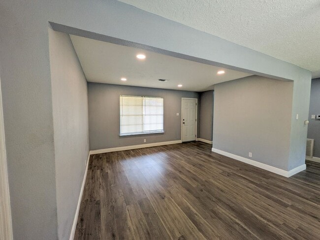 Photo - 4404 Raven St