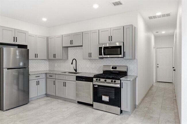 Photo - 6138 Brookfield Dr Unit B