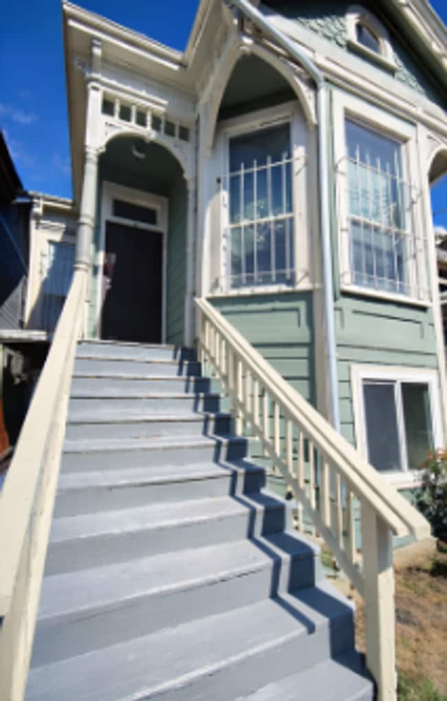 Building Photo - 1694 11th St Unit Upper (A)