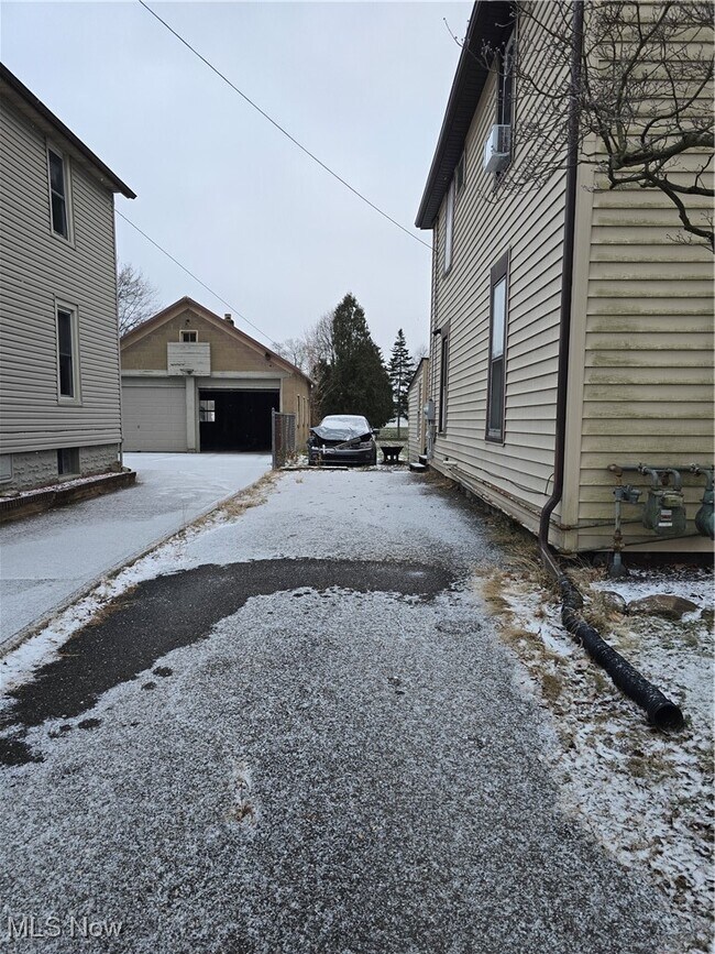 Photo - 122 4th St NE