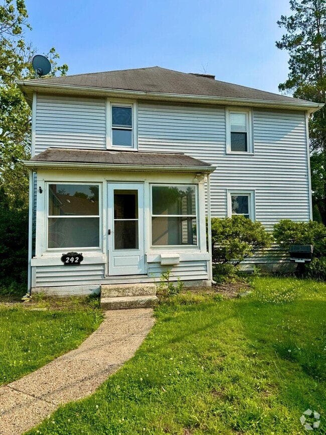 Building Photo - Spacious 3 Bedroom House with 1 bath for R...