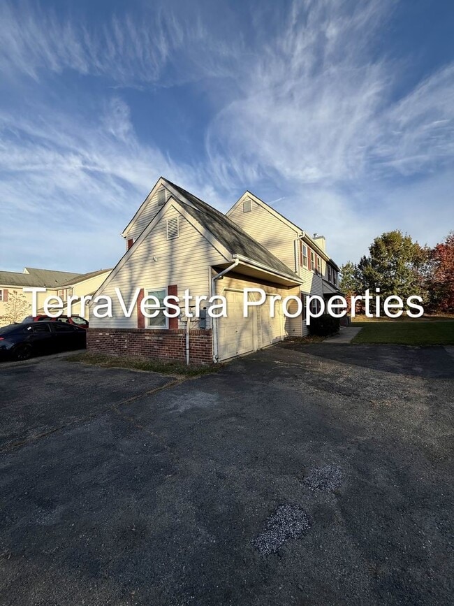 Building Photo - 162 Willow Turn Unit B