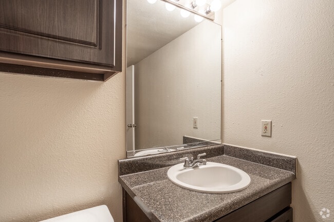 1BR, 1BA - 660SF