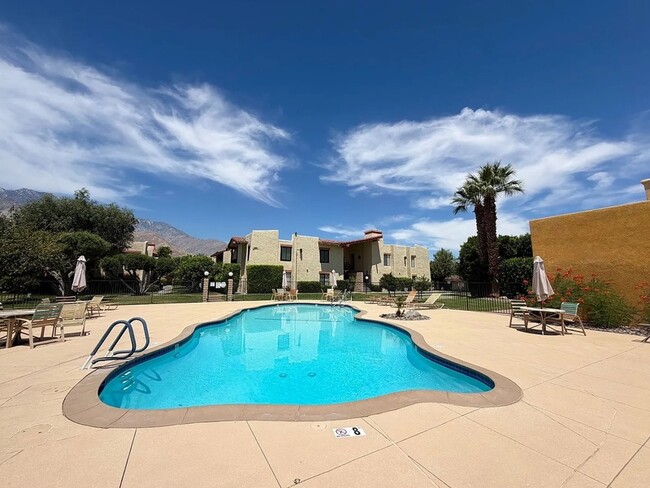 Building Photo - 1407 N Sunrise Way