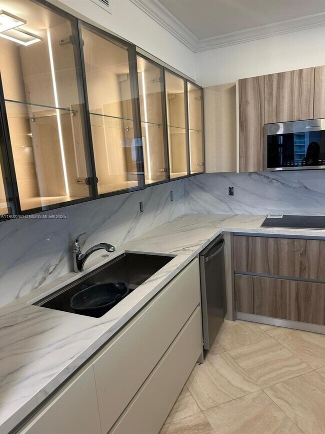 Photo - 19500 Turnberry Way Unit 12E