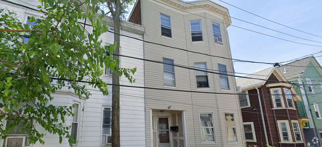 Building Photo - 38 Jefferson St Unit 3 Rental