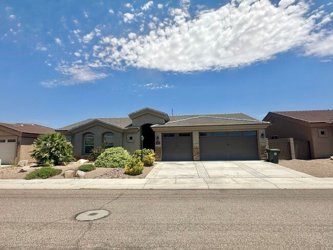 Building Photo - Gorgeous 3 bedroom, 2 bathroom home with 3 car garage