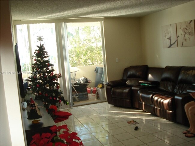 Photo - 10090 NW 80th Ct Unidad 1321