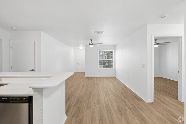 2BR, 2BA - 990SF - Living Room