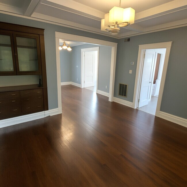 Photo - 210-212 W 39th St