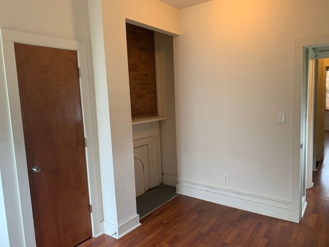 Building Photo - 3950-3952 Woolslayer Unit 3950