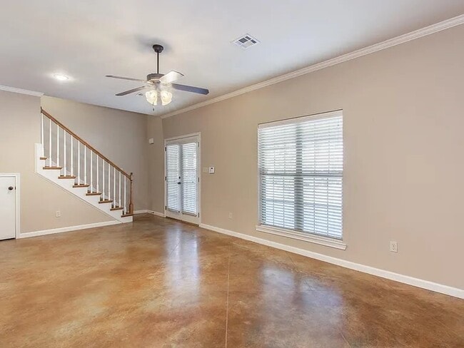 Photo - 120 Deraney Ln