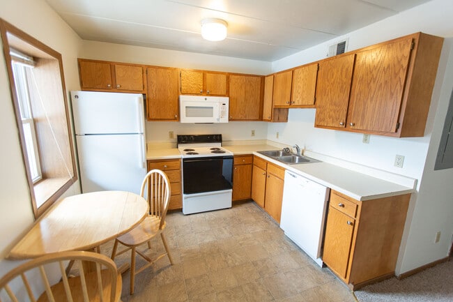 Kitchen - Courtyard West