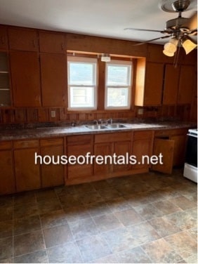 407 Prosperity St