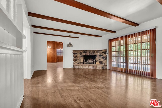 Photo - 9322 Lasaine Ave