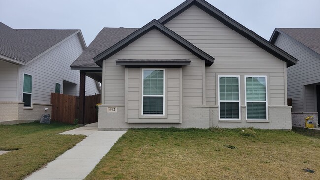 Godley ISD - 2 car garage - PETS WELCOME - Godley ISD - 2 car garage - PETS WELCOME House