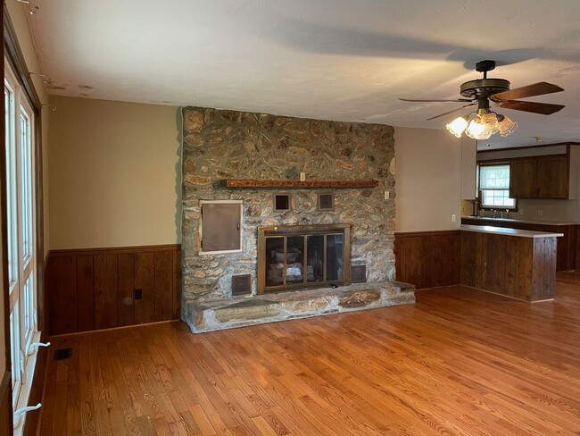 Photo - 3 BED, 2 BATH HOME LOCATED IN DENTON