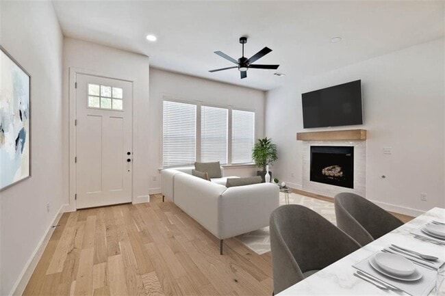 Photo - 502 W Persimmon St