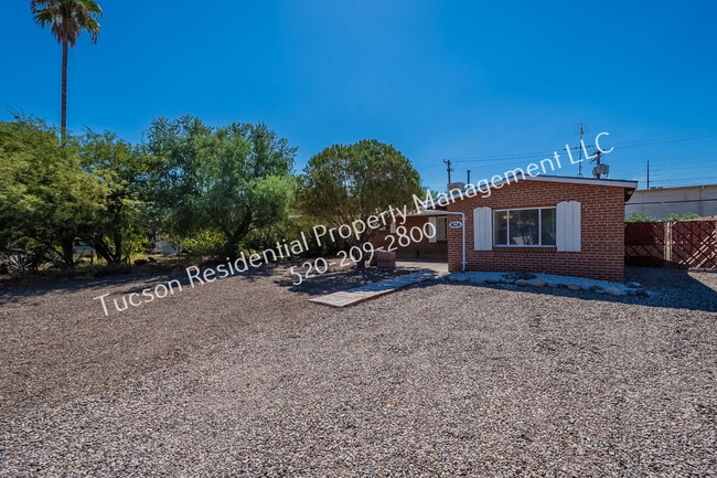 Photo - 826 E Water St