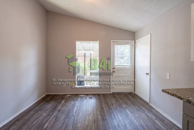 Photo - 2919 Lansing Ave