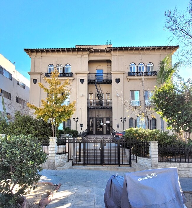 Photo - 428 S Mariposa Ave Apartments