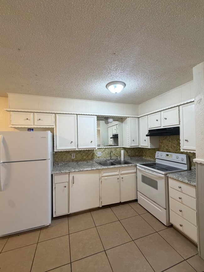 Building Photo - 1613 38th St Unit 1613 38th St