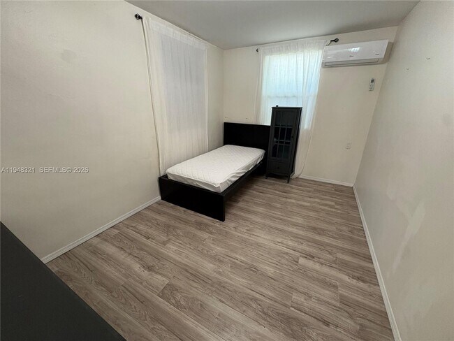 Photo - 370 NW 188th St