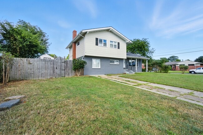 Photo - 2918 Somerset Ln