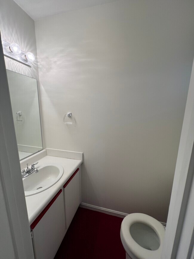 Photo - 1534 MacIntosh Way