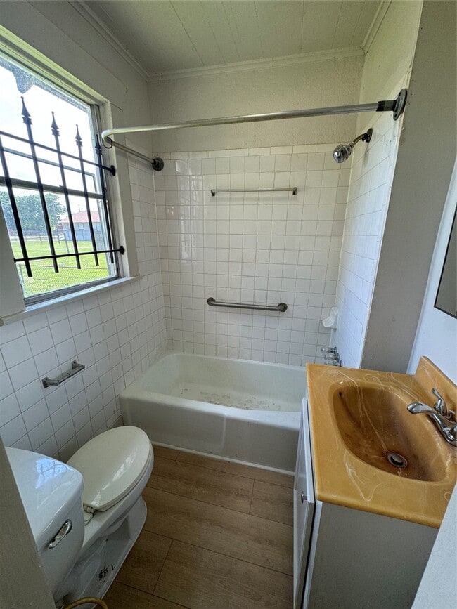 Photo - 3428 Reeves St