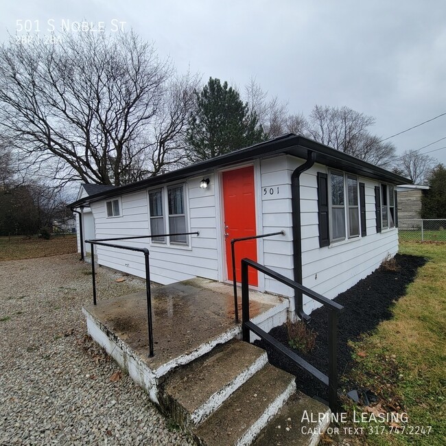 Greenfield 2BR/2BA House w/Garage! - Greenfield 2BR/2BA House w/Garage!