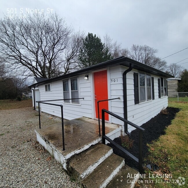 Building Photo - Greenfield 2BR/2BA House w/Garage!