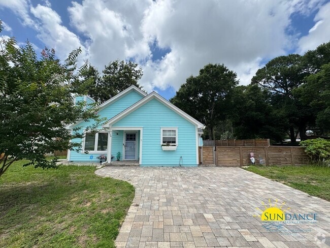 Building Photo - Must see HAPPY home on Beach Drive in Fort...