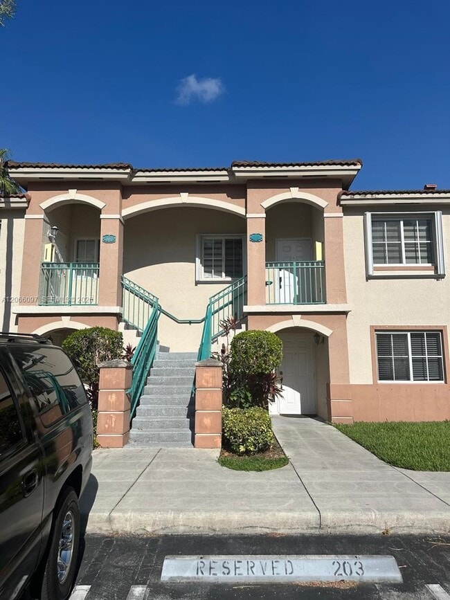 Building Photo - 2920 SE 12th Rd Unit 203-30