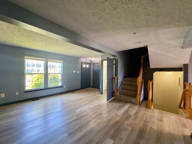 Photo - 537 MacIntosh Cir