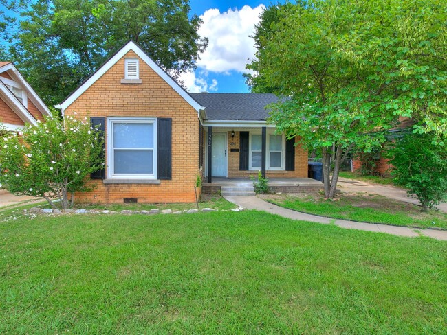 Charming 2 bed 1 bath home with many updates! - Charming 2 bed 1 bath home with many updates!