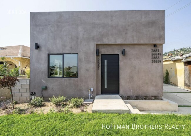 2681 1/2 Roseview Ave-