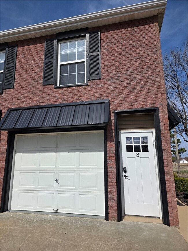 Photo - 610 SE Moberly Ln